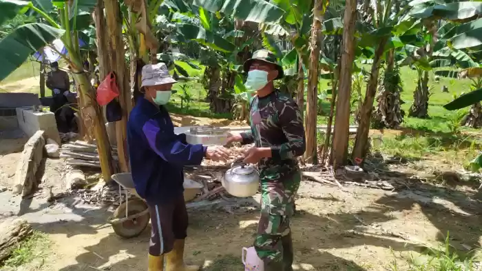 Pak Rohman Ketua Rt 04 Kep Bagan Sinembah Jaya Ucapan Terima Kasih Pada Tni Berita Riau Terkini Online Spirit Riau Update